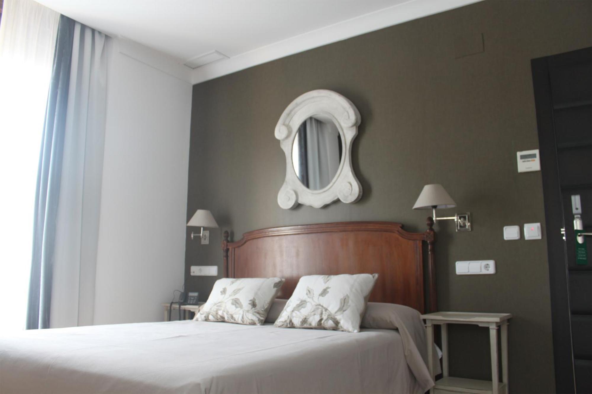 Hotel Villa Maria Cabra Bagian luar foto